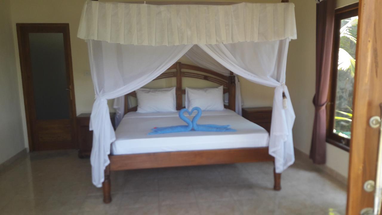 Warung Pantai Bungalows 아메드 외부 사진